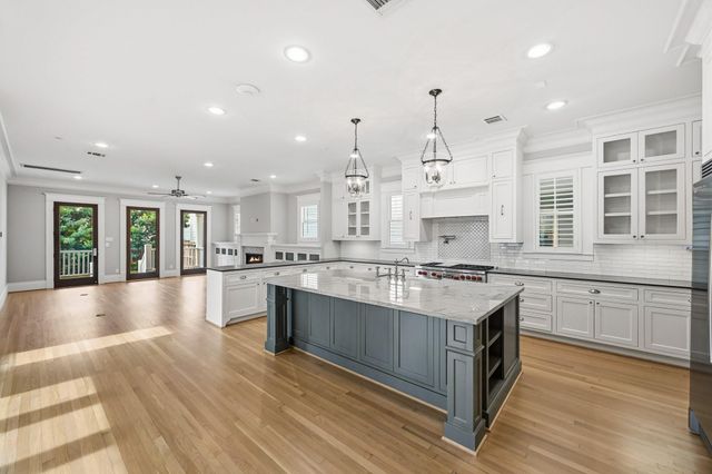 723 E 7th St — Stude