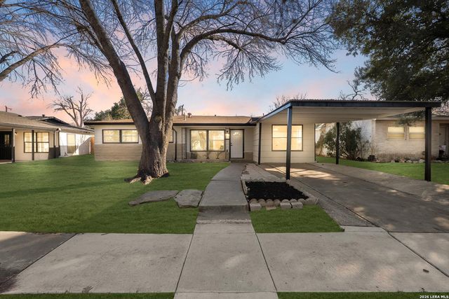 222 HILLWOOD DR — BRKHAVEN/STARLIT/GRN MEADOW