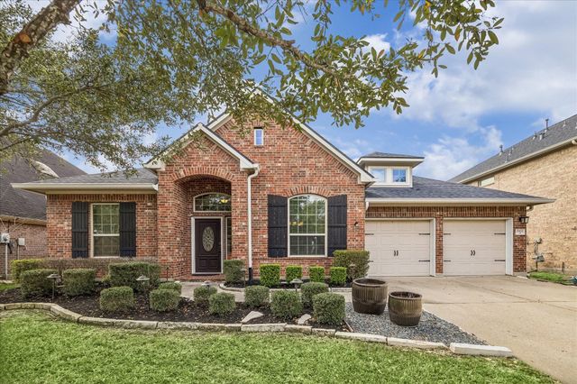 2902 Red Maple Dr — Firethorne Sec 17