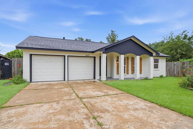9607 Kemp Forest Dr — Kempwood North