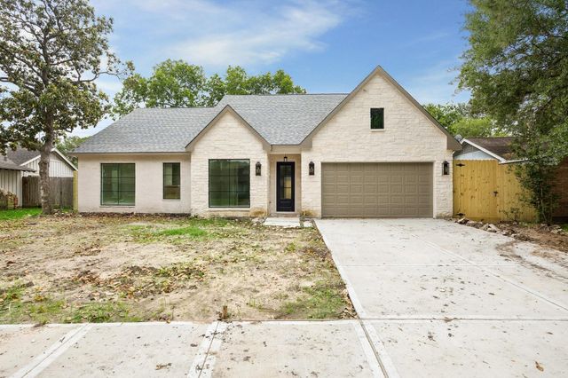 4817 Kingfisher Dr — Willowbrook Sec 02
