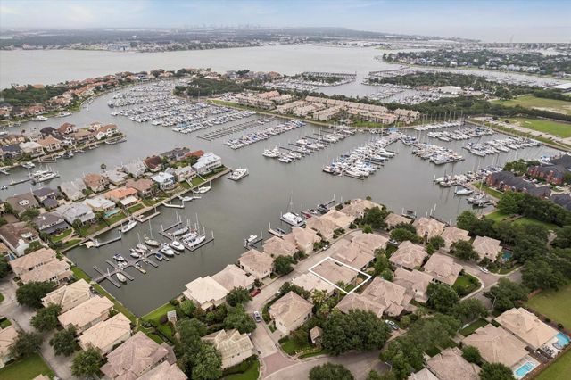 316 Harborside Cir — Waterford Harbor