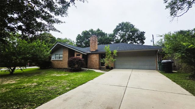 5315 Briarbend Dr — Westbury