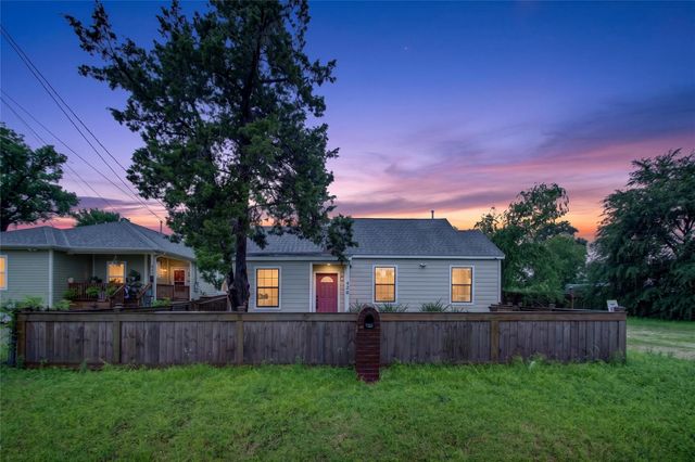 428 Van Molan St — Oakwood