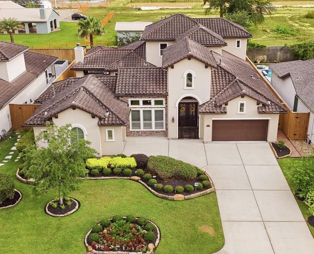 5815 Stratton Woods Dr — Stratton Woods