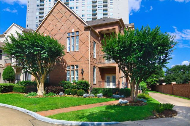 302 S Gate Stone — Memorial Heights