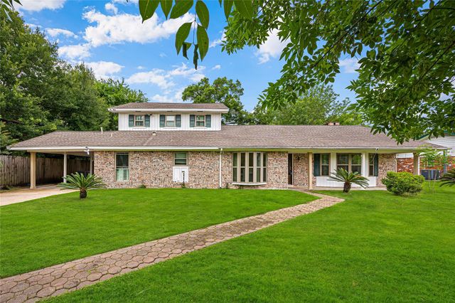 102 Crestway Dr — Lakewood M