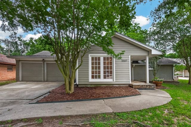 10807 Oasis Dr — Westbury Sec 02