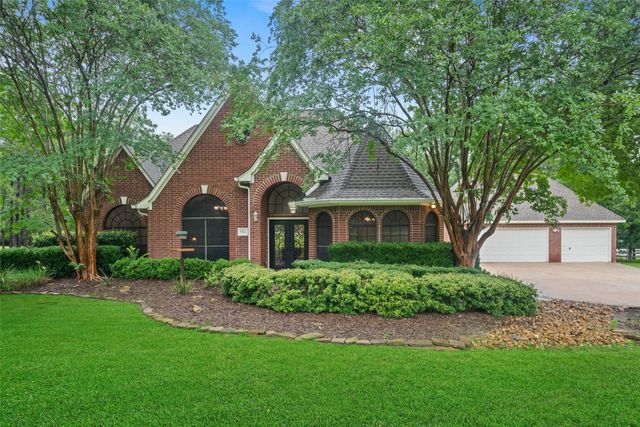 9322 Sendera Dr — Sendera Lake Estate