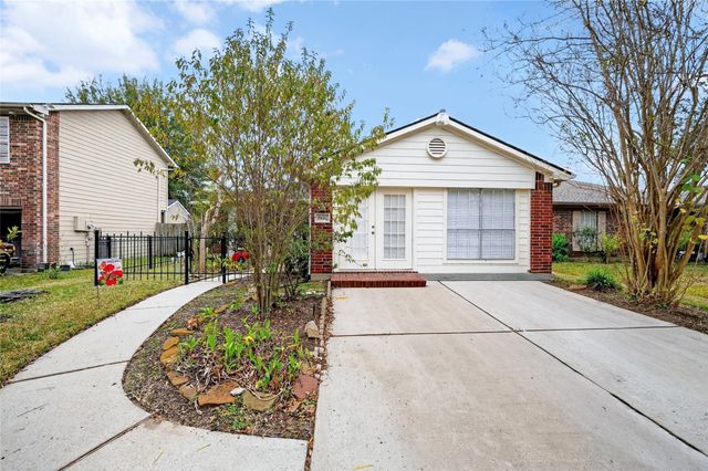 2135 Falling Oaks Rd — Forestwood