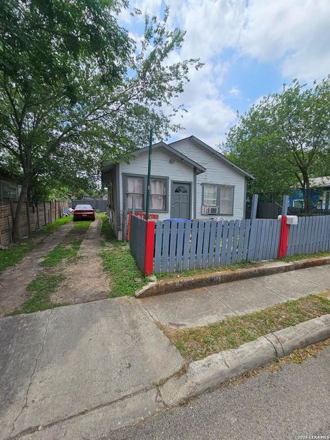 2318 W Poplar St — 26TH/ZARZAMORA