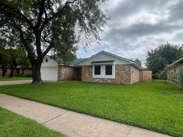 5111 Maple Dr — Ginger Creek Estates Sec 01
