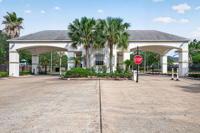 2315 Vinemead Ct — Lakes Buckingham Kelliwood 4