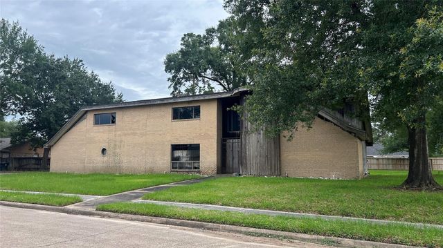 6706 Standing Oaks St — Royal Glen Sec 01
