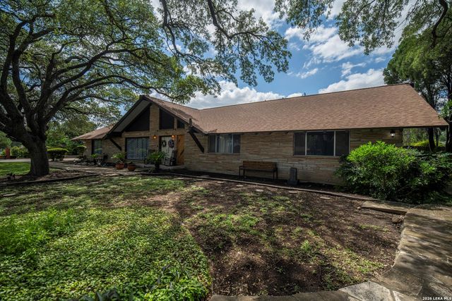 101 GLENTOWER DR — CASTLE HILLS