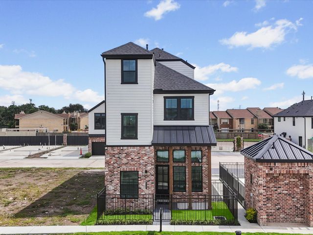 9218 Washington Heights St — Uptown District