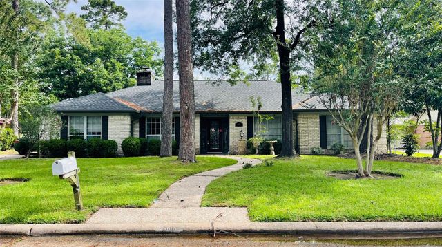 2007 River Falls Dr — Trailwood Village Sec 01