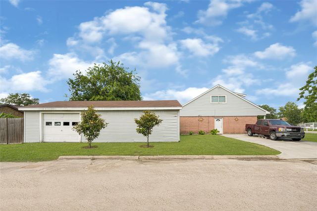 17214 Woodburn Dr Dr — Sheldon Woods Sec 03