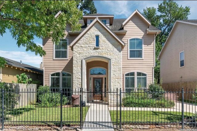 1332 DOROTHY ST — Heights