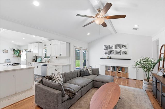 102 Enchanted Oaks Ct — Enchanted Oaks Sec 01