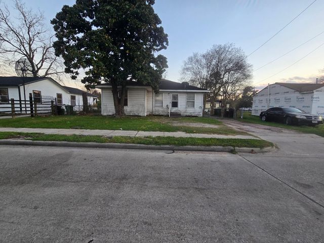 108 Parker Rd — Gilwood Place