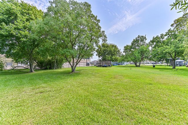 1400 South Broadway — NE of SH146