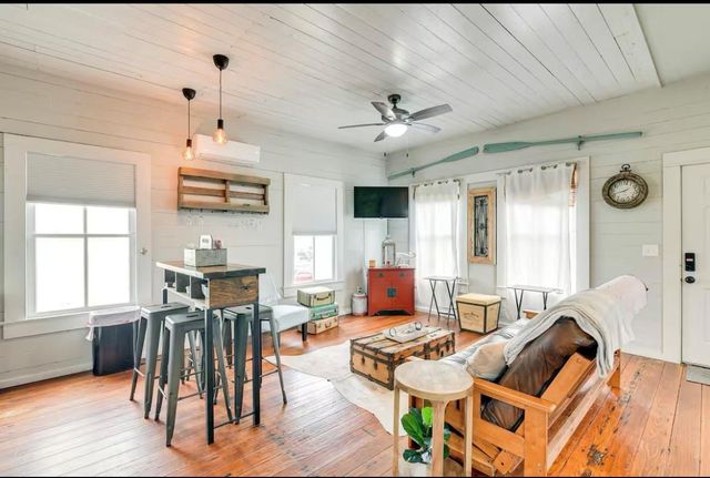 4107 Avenue M 1/2 — Galveston Outlots