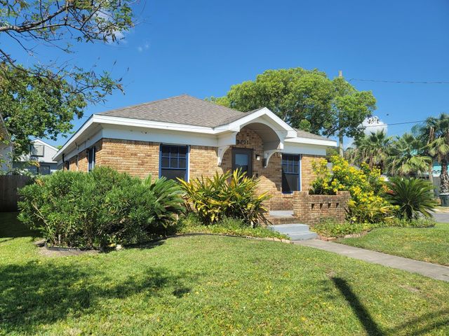 2301 45th St — Galveston Outlots