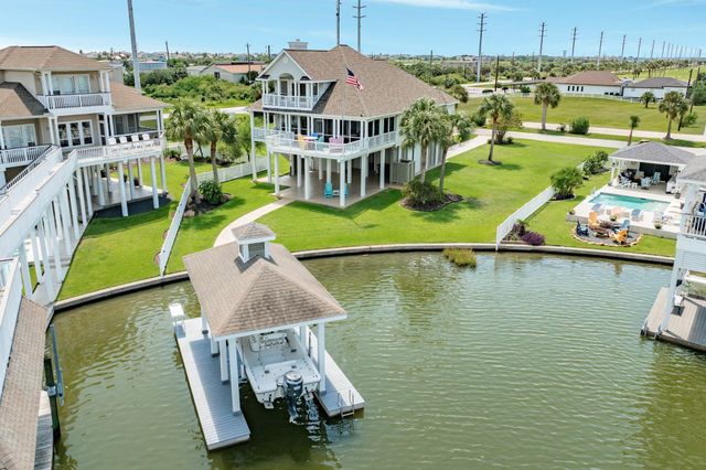 3635 Cove Ln — Laffites Cove
