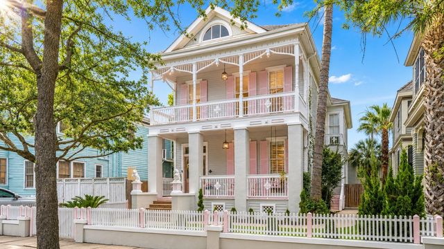 1522 Ball St — Galveston Townsite
