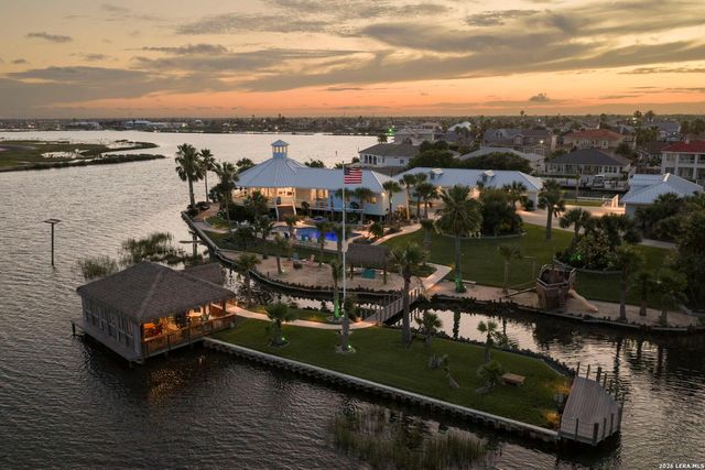 140 BAY HARBOR DR — Bay Harbor