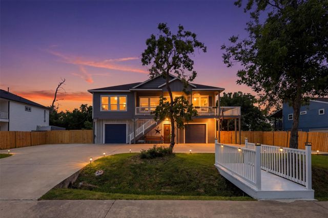 613 Oakdale St — Shoreacres