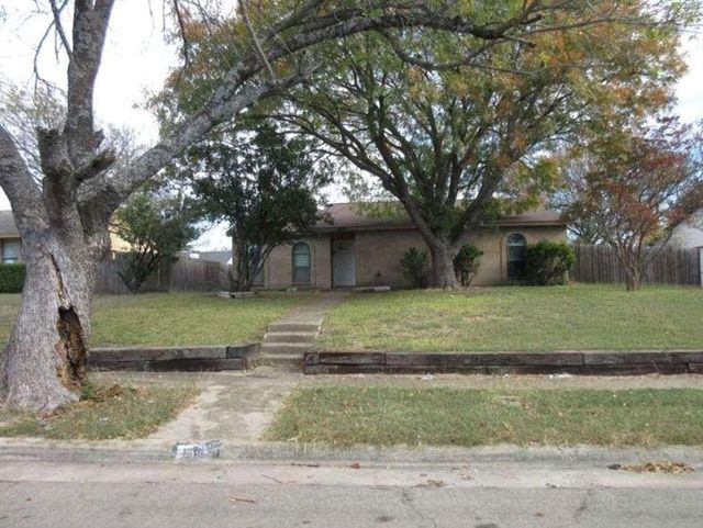 1610 Sunset Ln — Town & Country Estates