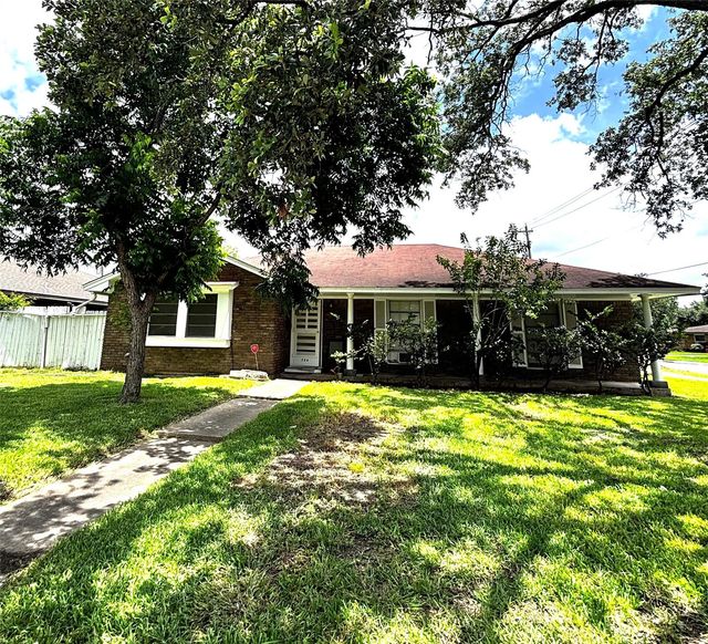 724 Handell Ln — Queens Oaks Sec 01
