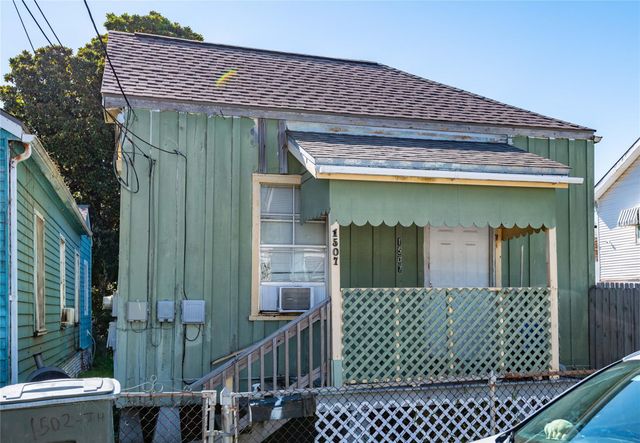 1507 J H Clouser St — Galveston Outlots