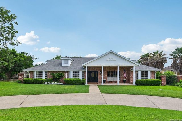 211 CHATTINGTON CT — CASTLE HILLS