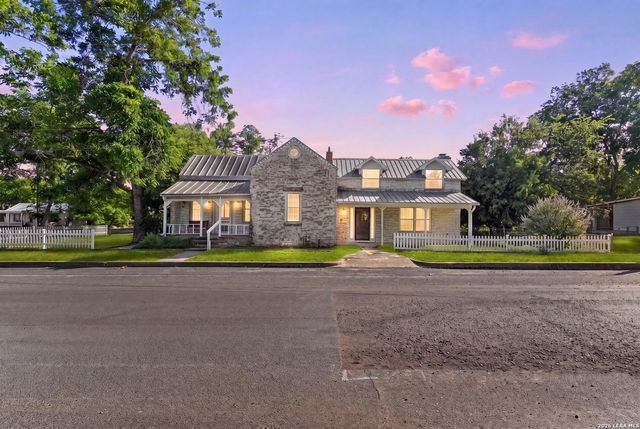 501 W CREEK ST — OUT/GILLESPIE COUNTY