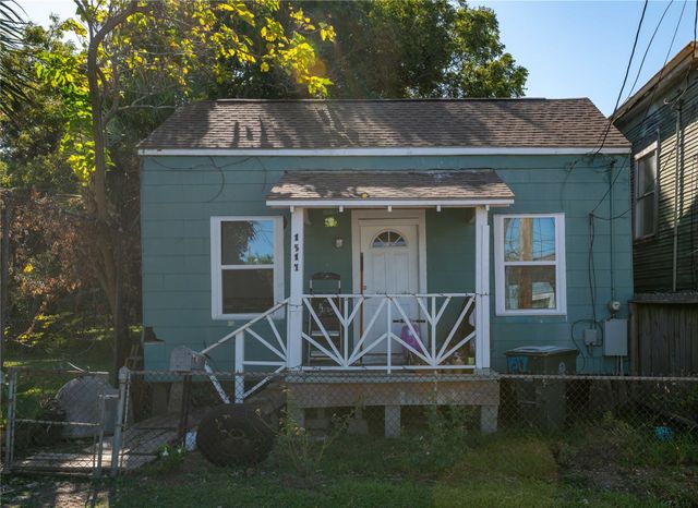 1517 J H Clouser St — Galveston Outlots