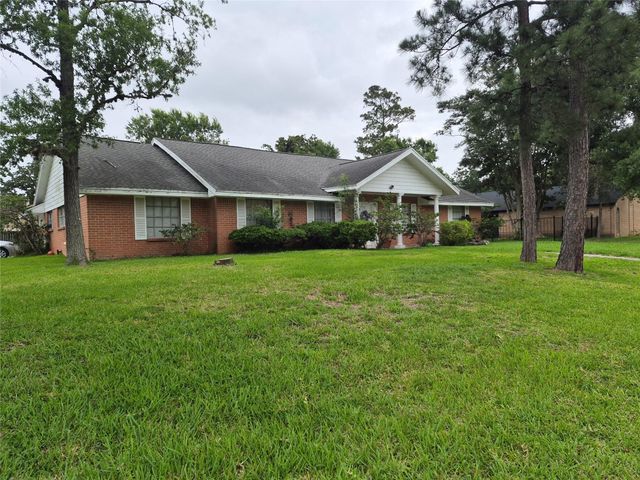 814 Oak Leaf St — Shady River Sec 02