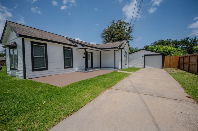 1225 Dutch St — Deer Park
