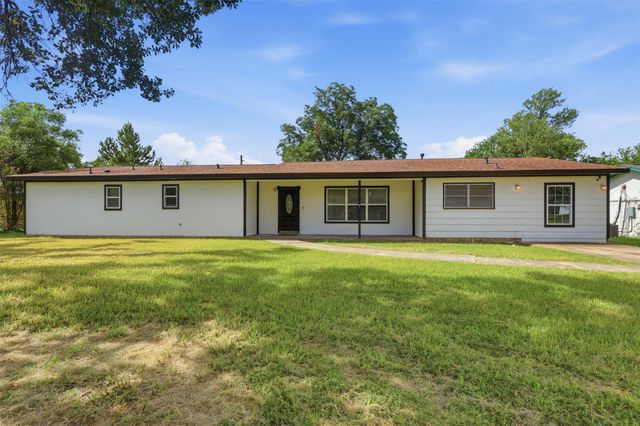 102 Tanglewood St — Lakewood Sec E