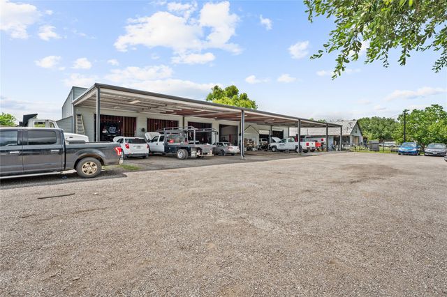 1523 Highway 36 N — Hy Scott