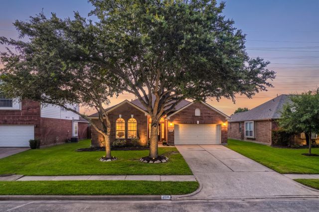 525 Lockland Ln — Claremont Park Sec 5 2001