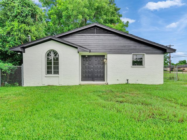 502 N Oak St — North Oak