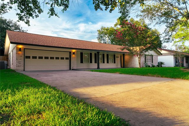 800 Rosewood Dr — Graywood Sec 01
