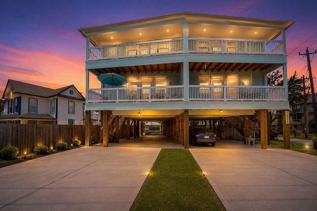 1111 San Jacinto St — Beach Park