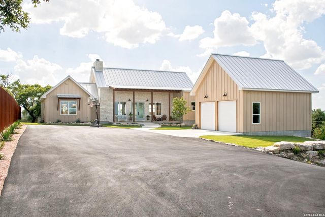 812 N PLEASANT VALLEY DR — Pleasant Valley