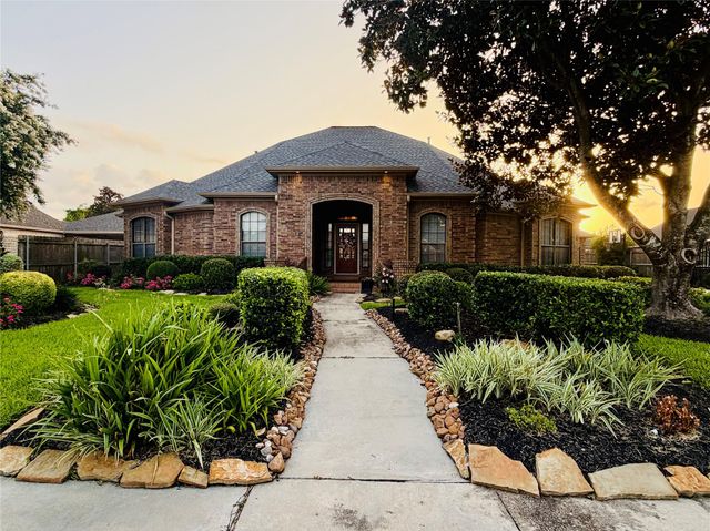 1710 Brooke Amber Cir — Tiffany Manor
