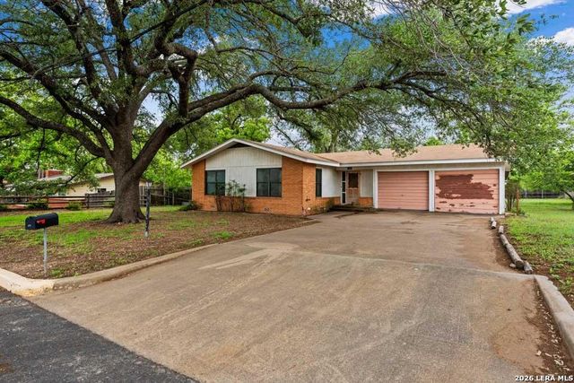 131 W LOWER CRABAPPLE RD — N/A