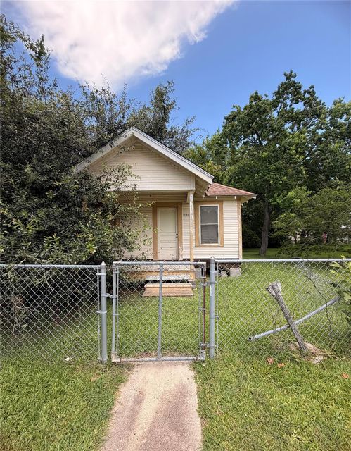 1508 Elm St — Pelly Sec 01
